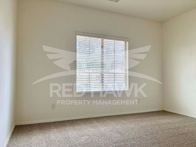 Building Photo - 1057 E Sourwood Dr