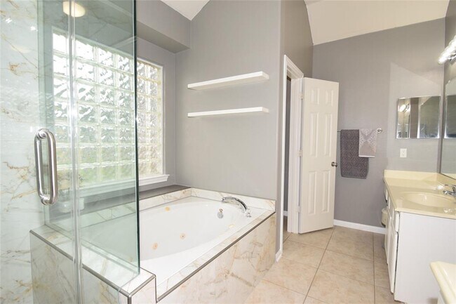 Building Photo - 24239 Yelverton Glen Dr
