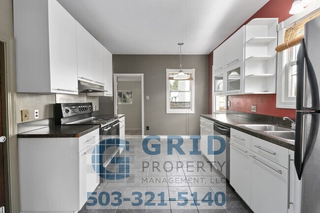 Building Photo - Spacious 3 Bedroom, 2 Bath Craftsman - Creston Park Neighborhood - A Must See!