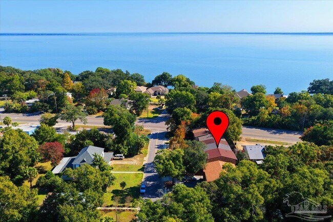 Building Photo - 3345 E Lloyd St