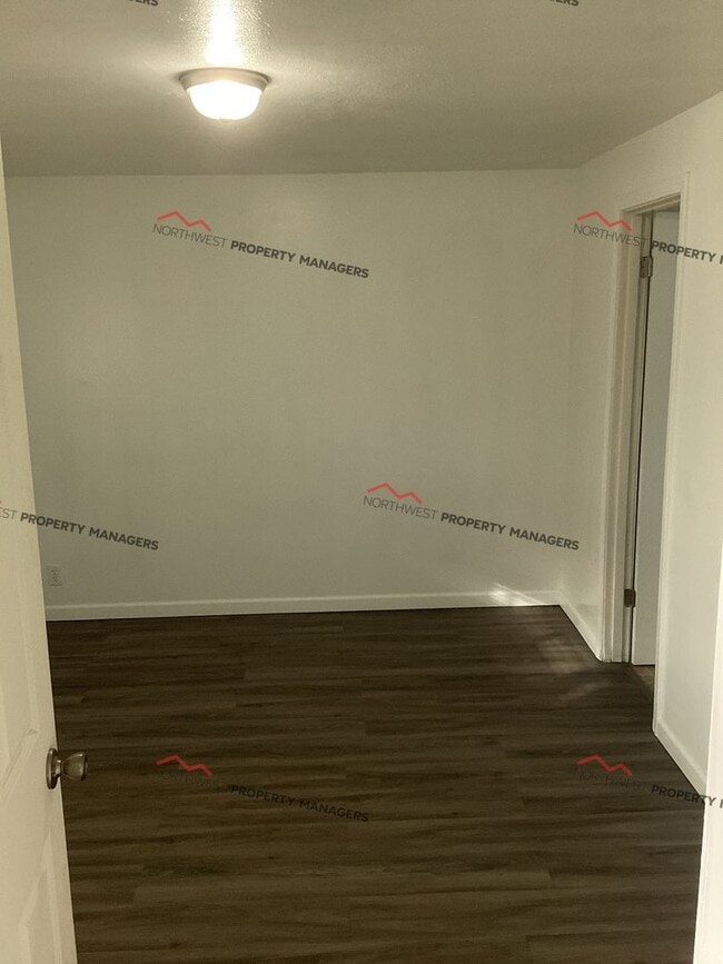 Building Photo - R72A