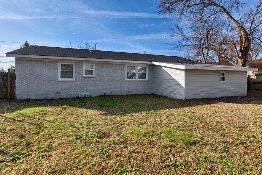 Building Photo - 3903 Telstar Cir SW
