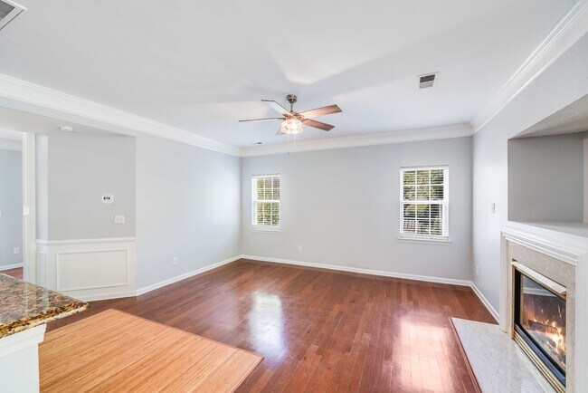 Building Photo - Beautiful 3BR/2.5BA Near Rivergate & Charl...