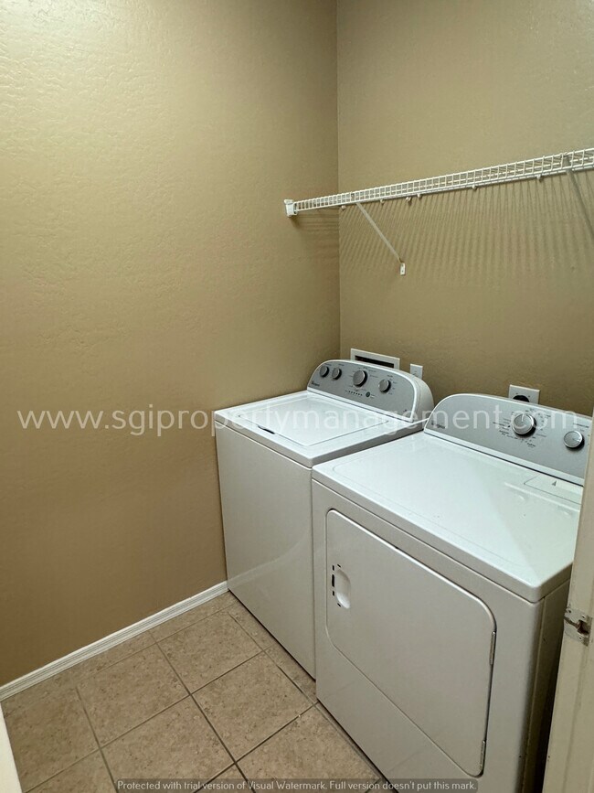 Building Photo - Beautiful split floorplan in a great neigh...