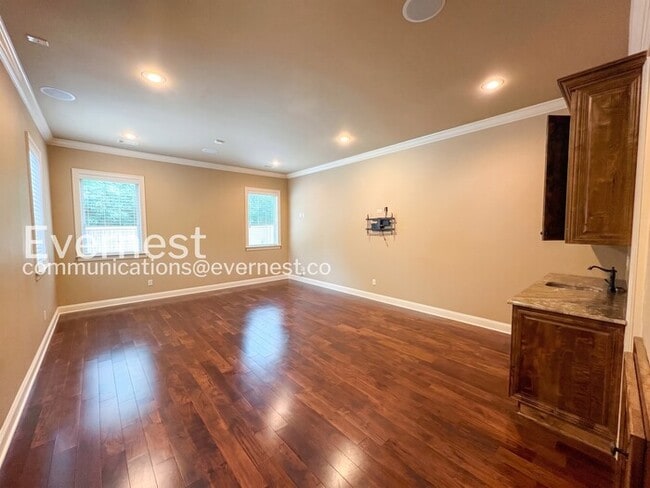 Building Photo - Welcome to this elegant 4-bedroom, 5-bathroom home in desirable Hurricane Lake Estates with Pool ...