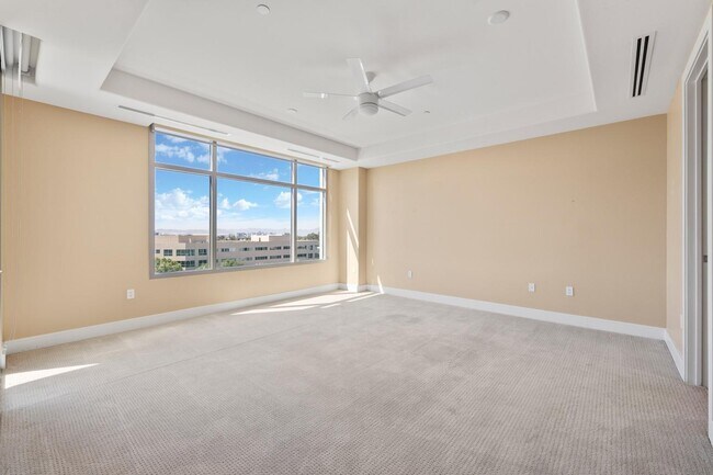 Building Photo - 2211 E Camelback Rd