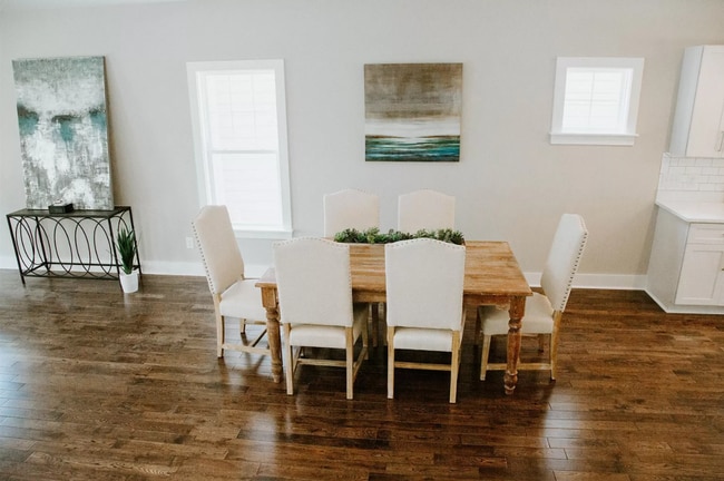 Building Photo - Beautiful 4 bedroom 4 bathroom house in th...
