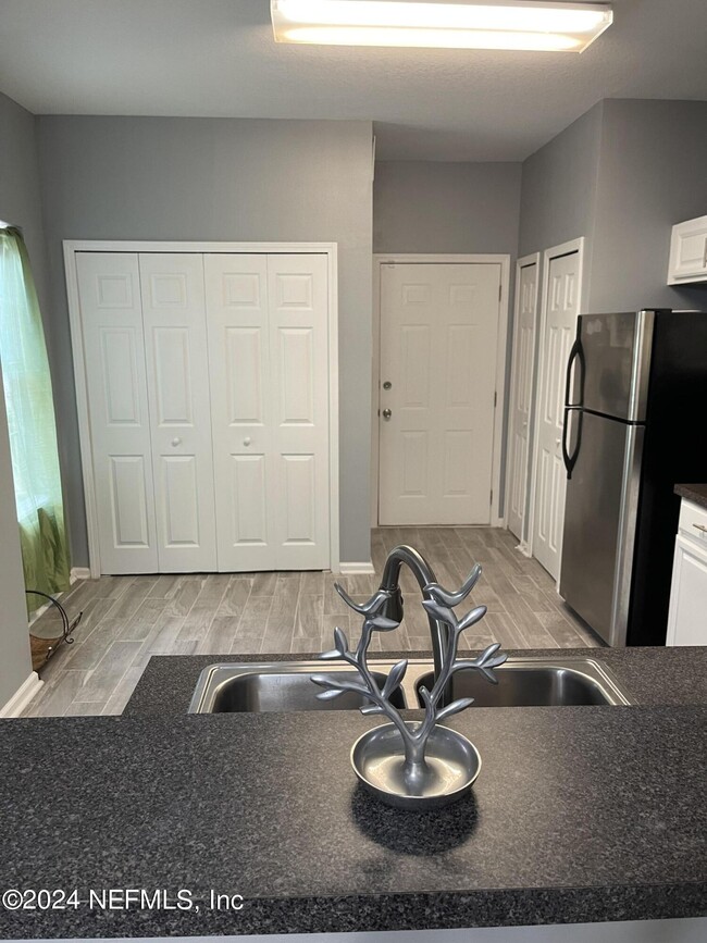 Building Photo - 4727 Playpen Dr