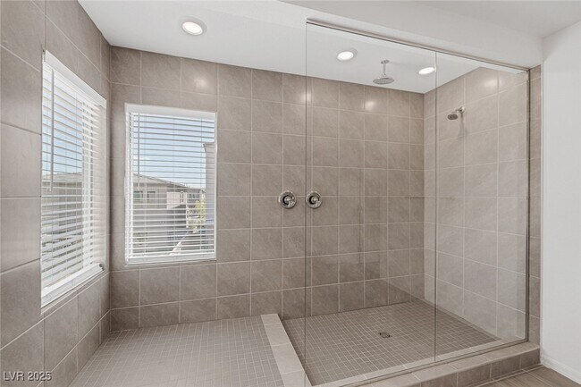 Building Photo - 6533 Twin Brks Ave