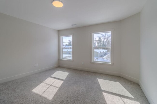 Building Photo - Premier Place and Premier Living!