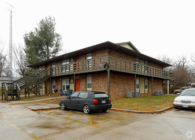 Building Photo - Pine Tree Apartments