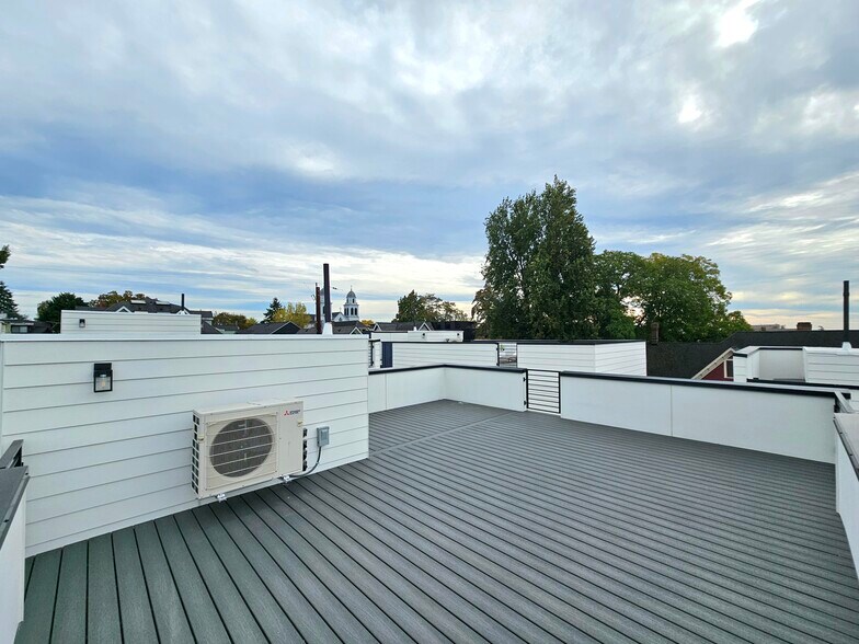 Building Photo - 922 16th Ave