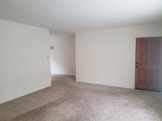 Building Photo - 121 Paseo De La Concha