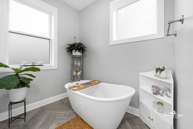 Building Photo - Stunning 4 Bedroom, 3.5 Bath Executive Rental