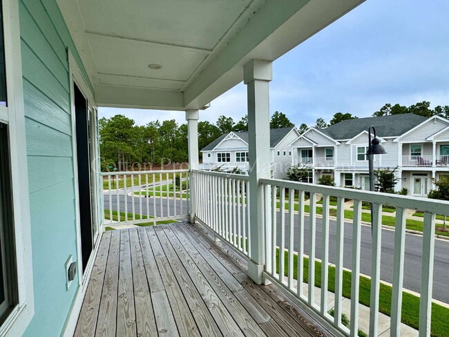 Building Photo - 2BR/2.5BA townhome in River Lights Communi...