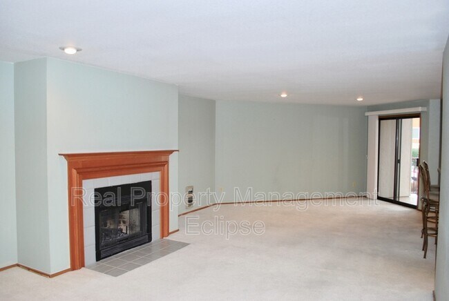 Building Photo - 9910 NE 119th St