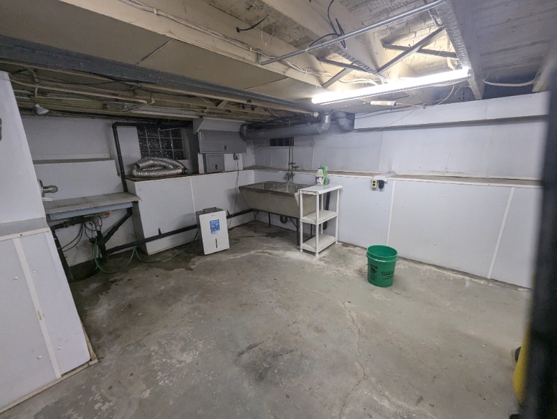 Building Photo - 255 Bricker St