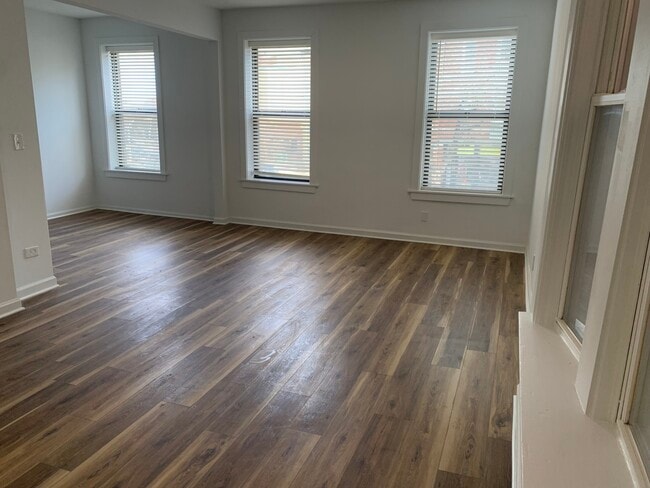 Building Photo - 2643 W Armitage Ave
