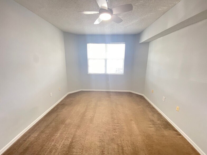 Building Photo - 10831 Windsor Walk Dr