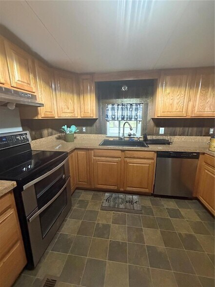 Building Photo - 6828 FL-33