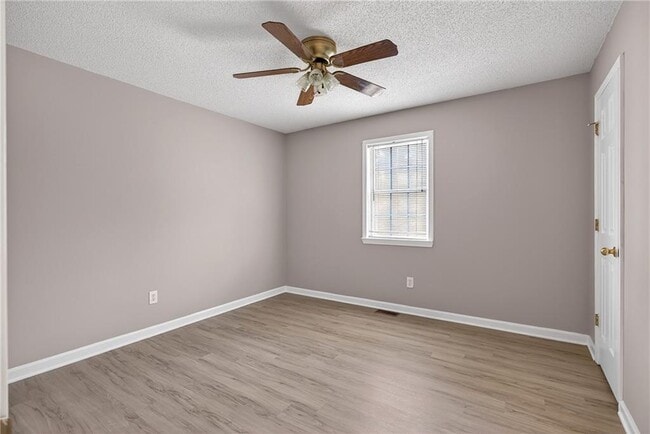 Building Photo - 175 White Tail Hills Dr