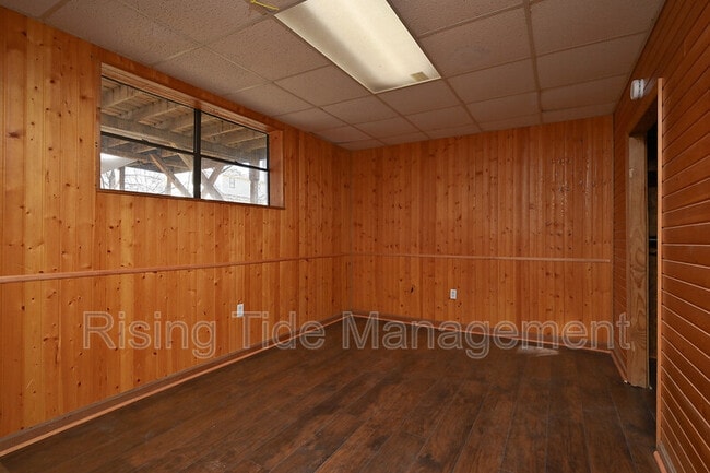 Building Photo - 436 10th Ct