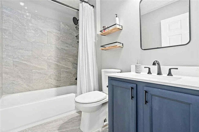 Building Photo - 1385 S Donahue Dr