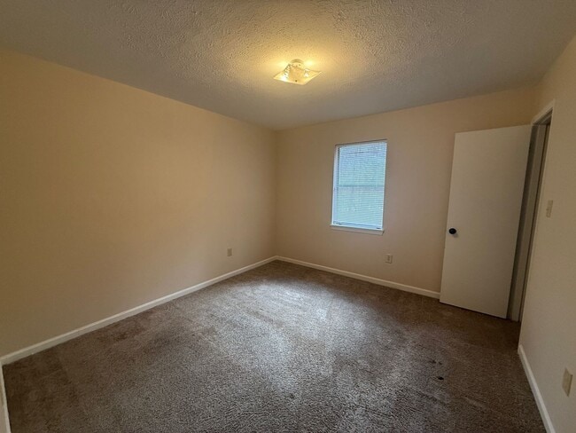 Building Photo - 150 Essex Ct