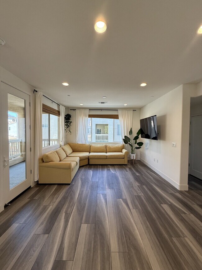 Building Photo - Bright & Spacious 3-Bedroom, 3.5-Bathroom Newark Home with Private Balcony