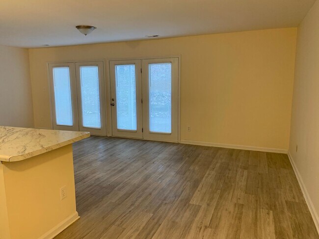 Building Photo - Rent Special! Receive half off 1st full mo...