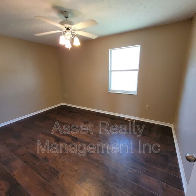 Building Photo - 1685 Meadow Spring Dr
