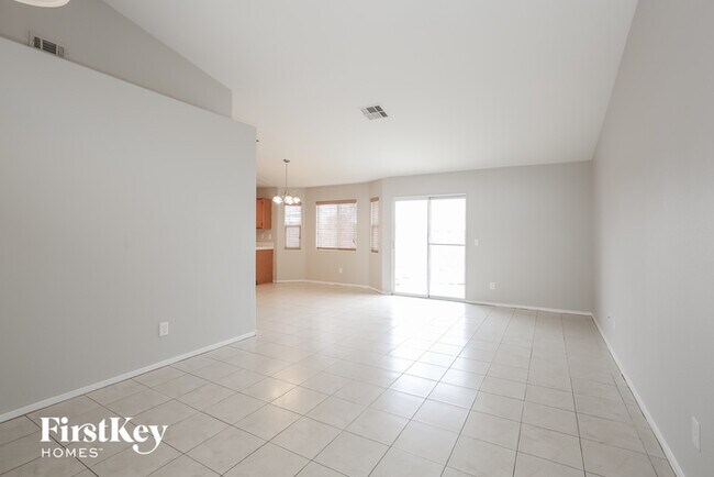 Building Photo - 5820 Meadow Dale Dr