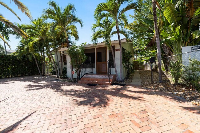 Building Photo - 609 NE 9th Ave