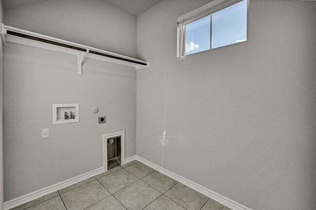 Building Photo - 2208 Pecan Island Dr