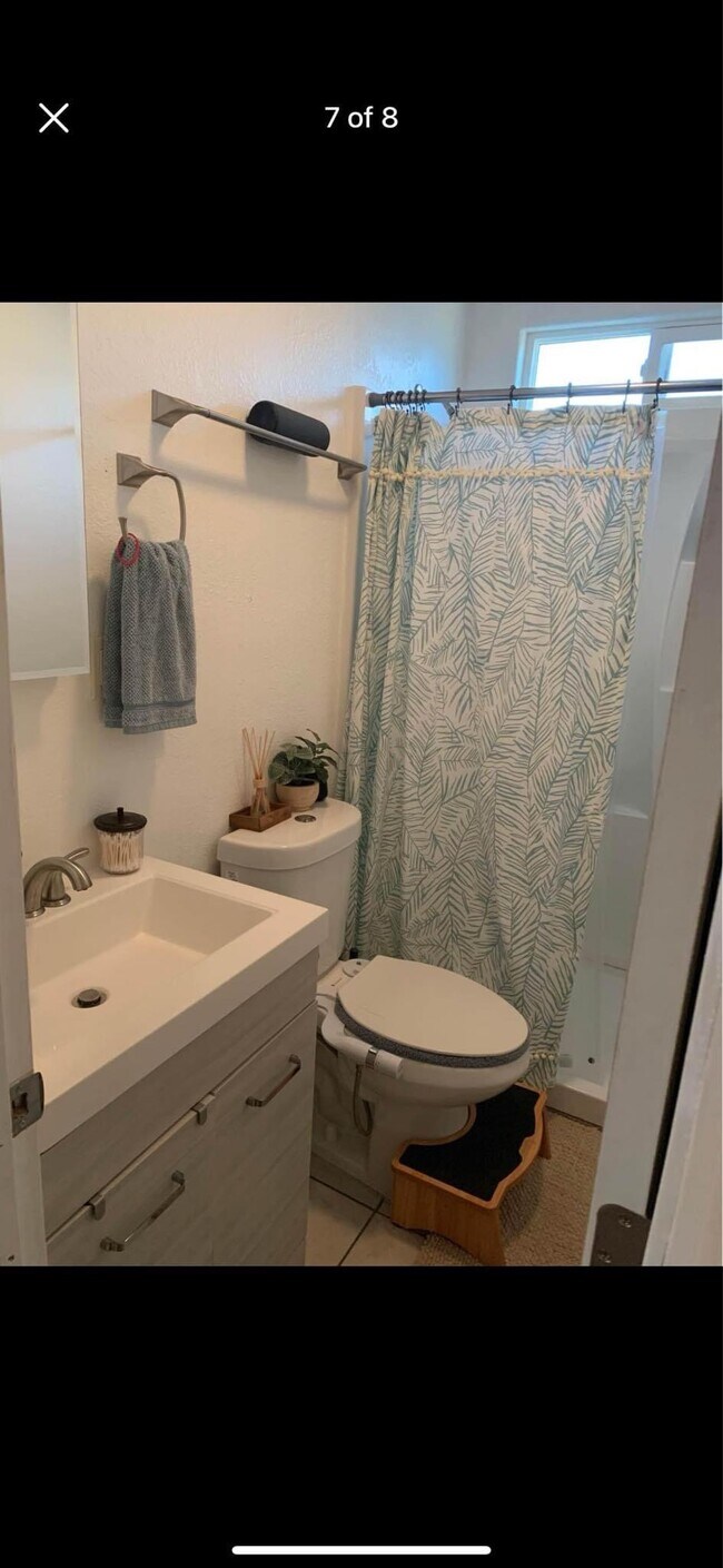 Building Photo - 419 E Easton St