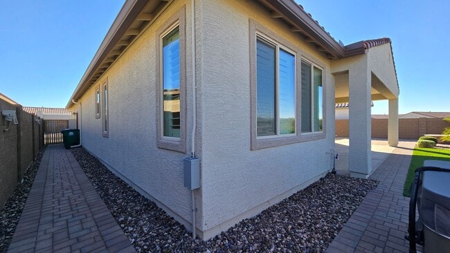 Building Photo - Pristine home in amenity rich Estrella Mountain Ranch!