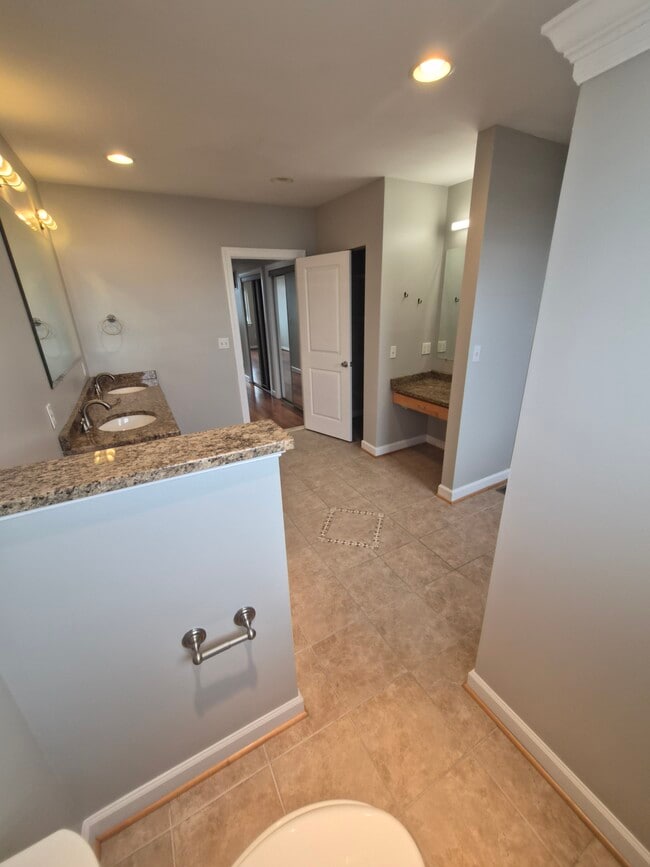 Building Photo - 501 E Fort Ave