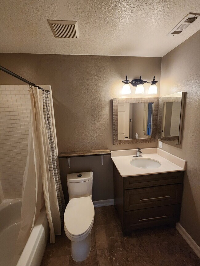 Building Photo - 8040 E Snapdragon Ln