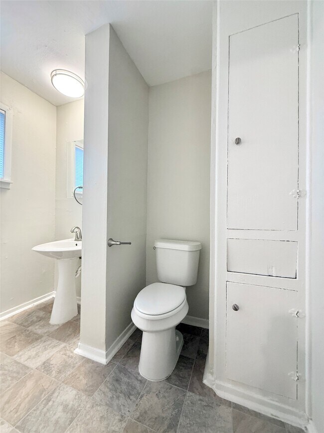 Building Photo - 3629 N MacGregor Way