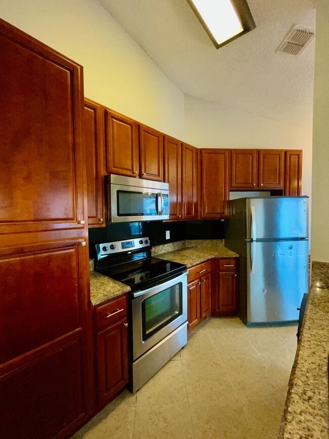 Building Photo - Dockside 2 bed/ 2 bath with Scenic Balcony