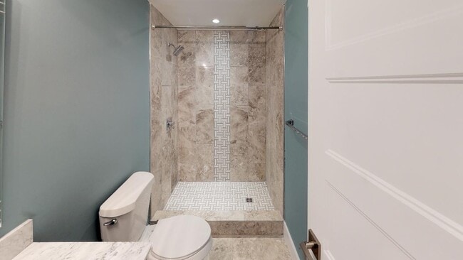 Building Photo - $1695 per Bedroom | 7BR/5BA in Fort Sander...