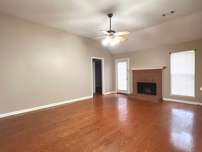 Building Photo - 9347 Garden Woods Dr