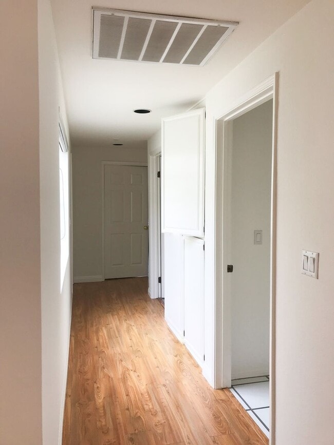 Building Photo - 3 Bedroom 2.5 bath Townhome