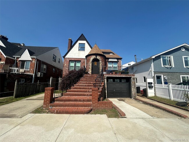 Building Photo - 629 E Olive St
