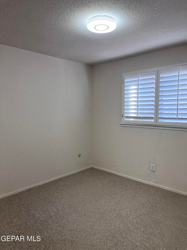 Building Photo - 10524 Candlewood Ave