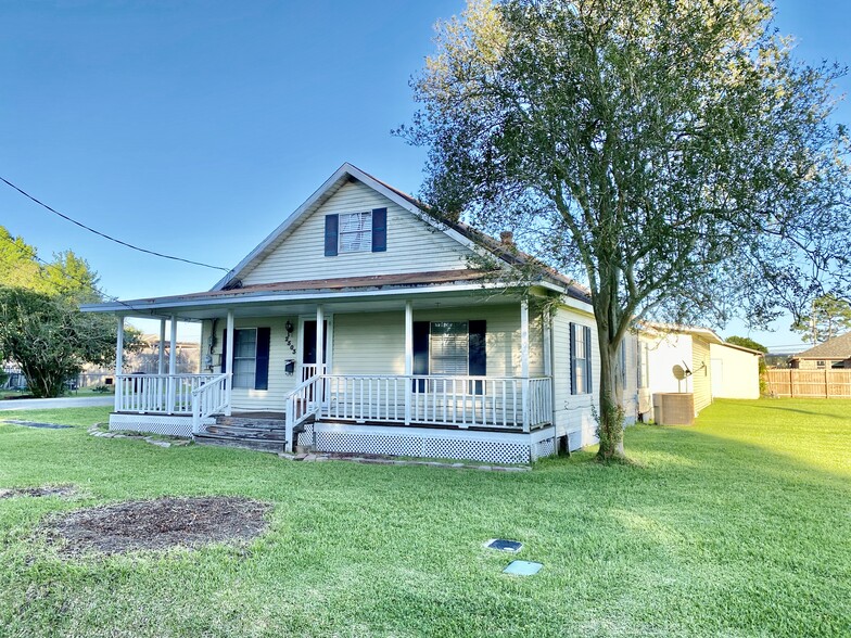 Building Photo - 2503 Ave G