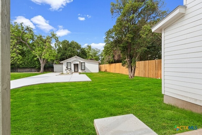 Building Photo - 158 S Academy Ave