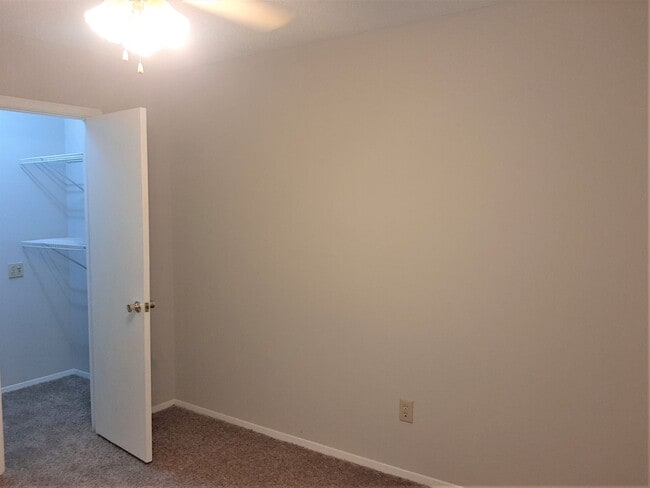 Building Photo - Adorable 2-Bedroom, 2-Bath Townhome Near A...