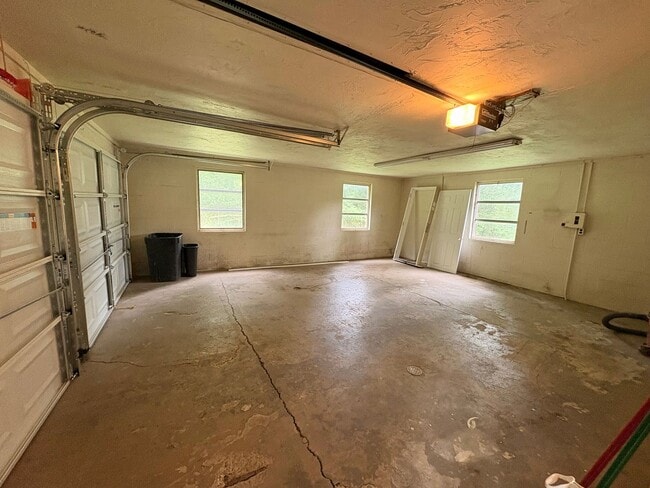 Building Photo - Newly Remodeled 2-Bedroom, 1.5-Bath Home
