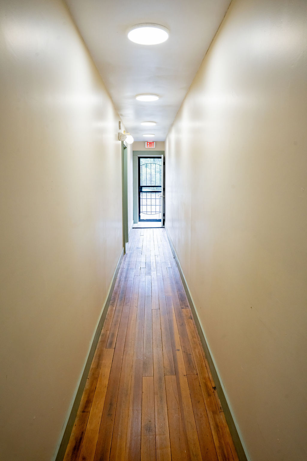 Building Photo - 973 1/2 Mount Vernon Ave
